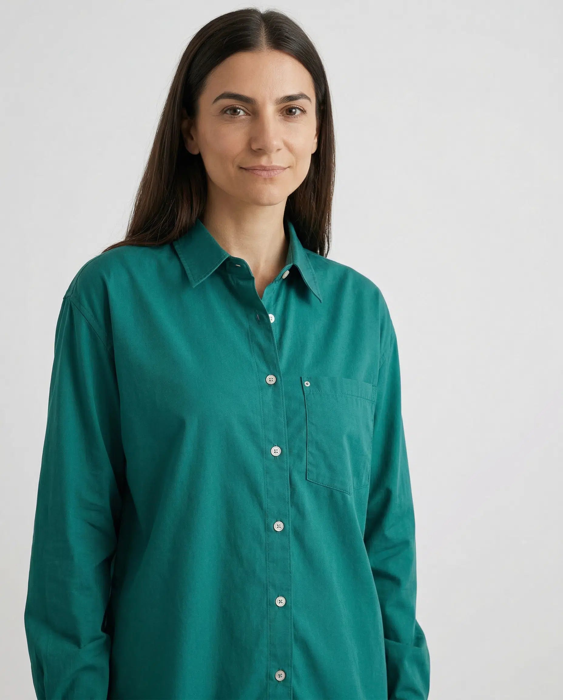 Poplin Shirt in green close-up front view